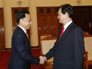 ท่านเหงวียนเตินหยุง นายกฯเวียดนามได้ให้การต้อนรับนายบุญทรง เตริยาภิรมย์ รัฐมนตรีกระทรวงพาณิชย์ไทย